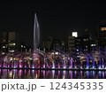 夜の噴水 124345335