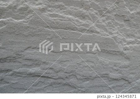 グレーの壁　でこぼこのある壁　グレーの塗り壁の背景 124345871
