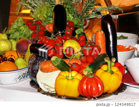 Vegetable plate 124349817