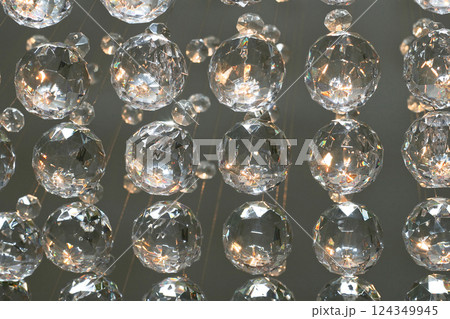 Chandelier 124349945