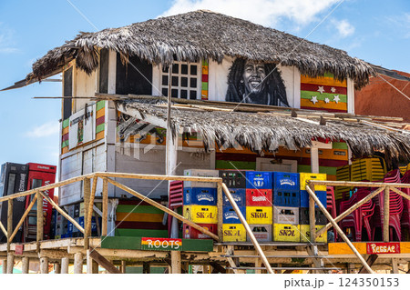 Famous barracas, bars and restaurants at Canoa Quebrada Beach, B 124350153