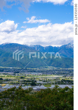 【初夏素材】北アルプスに抱かれた街・初夏の安曇野【長野県】 【初夏素材】北アルプスに抱かれた街・初夏の安曇野【長野県】 124350590