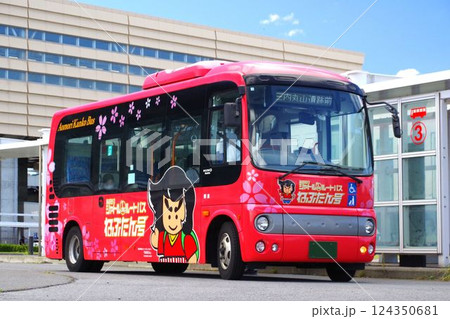 路線バス　青森の観光名所を巡るねぶたん号 124350681