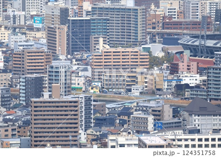 広島市の街並み（黄金山頂上からの風景） 124351758