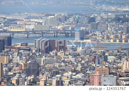広島市の街並み(黄金山頂上からの風景) 広島市の街並み(黄金山頂上からの風景) 124351767