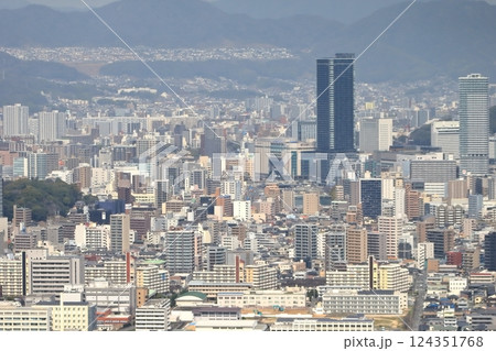 広島市の街並み（黄金山頂上からの風景） 124351768