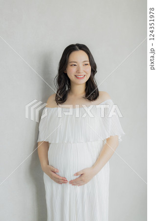 妊婦 マタニティフォト 妊婦 マタニティフォト 124351978
