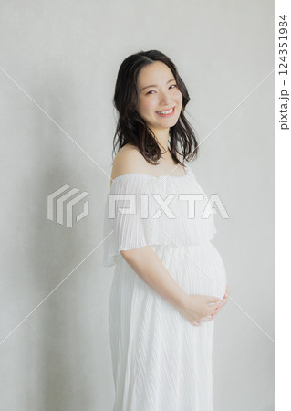 妊婦 マタニティフォト 妊婦 マタニティフォト 124351984