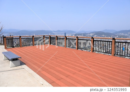 広島市の街並み（黄金山頂上からの風景） 124351993