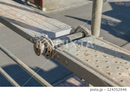 【マンション大規模修繕工事 足場】 【マンション大規模修繕工事 足場】 124352046