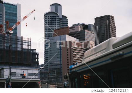 [梅田]寒空の冬の休日 124352124