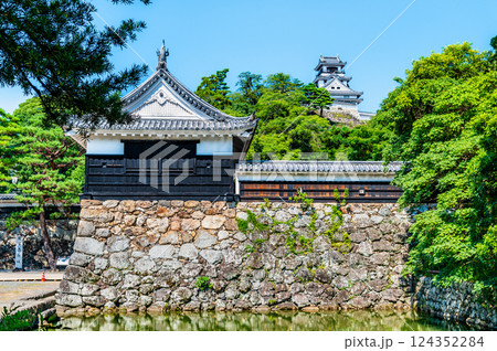 高知城　追手門と天守 124352284