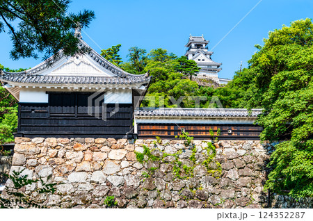 高知城　追手門と天守 124352287