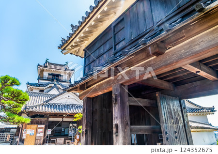 高知城 黒鉄門と天守 高知城 黒鉄門と天守 124352675