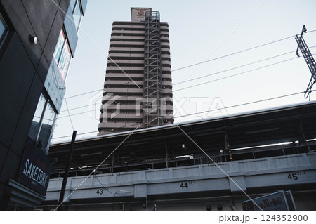 [天満]天満駅を見上げた景色 124352900