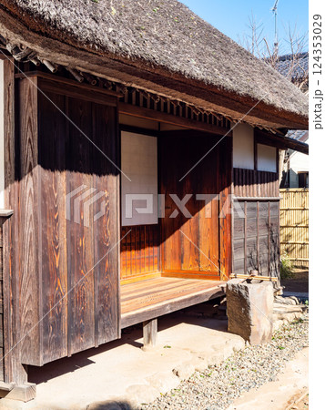 日本の伝統的家屋　趣深い武家屋敷の景色 124353029