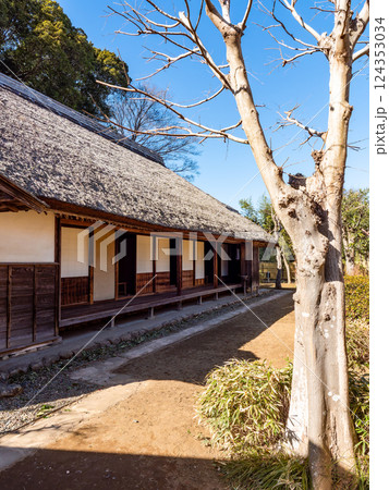 日本の伝統的家屋 趣深い武家屋敷の景色 日本の伝統的家屋 趣深い武家屋敷の景色 124353034