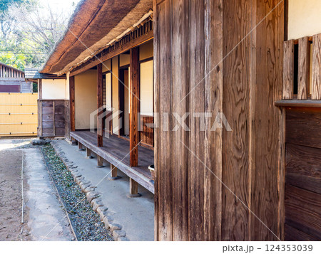 日本の伝統的家屋 趣深い武家屋敷の景色 日本の伝統的家屋 趣深い武家屋敷の景色 124353039
