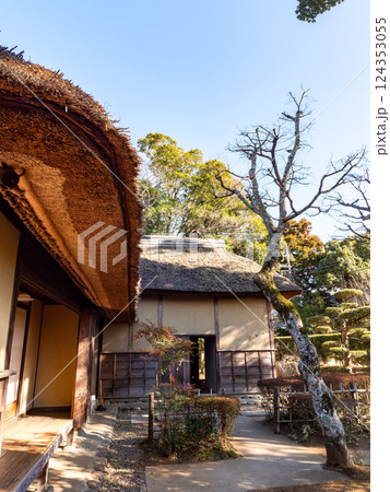 日本の伝統的家屋 趣深い武家屋敷の景色 日本の伝統的家屋 趣深い武家屋敷の景色 124353055