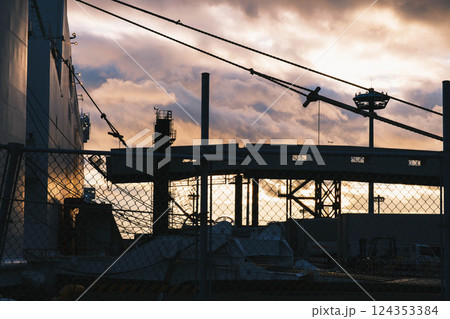 [大阪南港]フェリーへの連絡橋 124353384