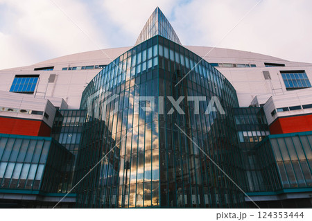 [大阪南港]みなとエリアに建つ大きなビル 124353444