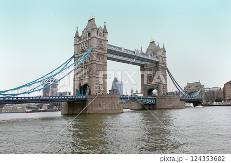 London Tower bridge 124353682