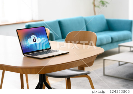 リビングに置かれたPCのセキュリティー対策 124353806
