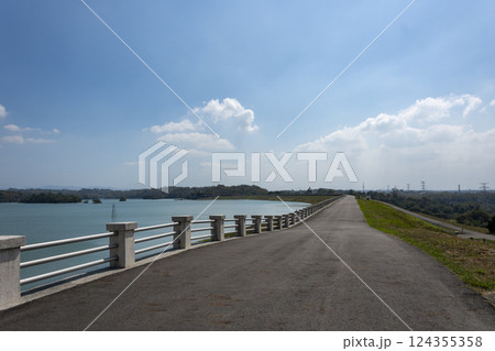 台湾 烏山頭水庫の風景 八田ダム 124355358
