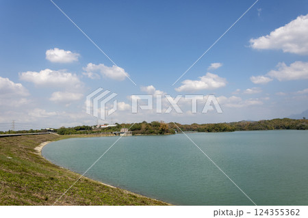 台湾 烏山頭水庫の風景 八田ダム 124355362