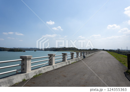 台湾 烏山頭水庫の風景 八田ダム 124355363