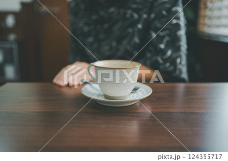 coffee shop 124355717