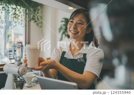 coffee shop 124355940