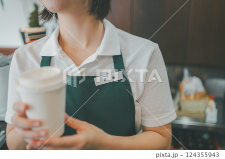 coffee shop 124355943