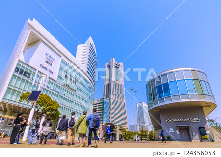 日本の東京都市景観夏のような暑さに半袖やシャツ姿の方も…。黄砂か、マ姿…青空なのに少し霞む…=25日 日本の東京都市景観夏のような暑さに半袖やシャツ姿の方も…。黄砂か、マ姿…青空なのに少し霞む…=25日 124356053