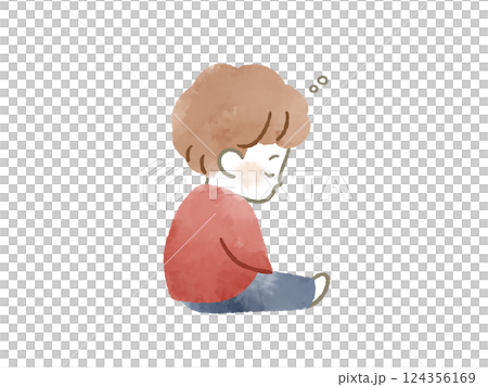 座りながらうたた寝している男の子-水彩 124356169