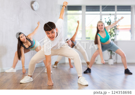 Group of young women and young guy dancing hip hop 124358698