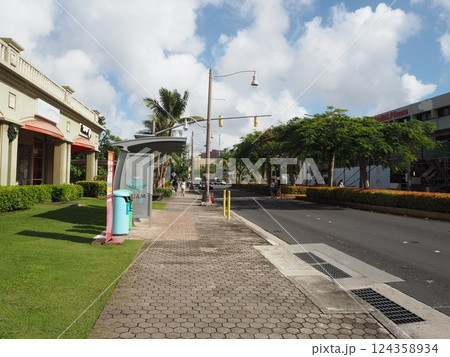 海外のリゾート地の道路 124358934
