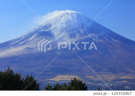 荒ぶる富士山 124358967