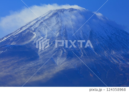 荒ぶる富士山 124358968