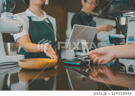 coffee shop coffee shop 124359048