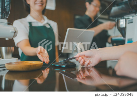 coffee shop 124359049