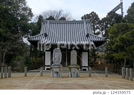 奈良・西ノ京 薬師寺 不動堂 124359575