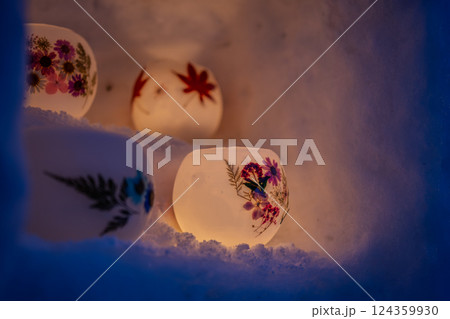 北海道小樽市「雪あかりの路」2025　旧手宮線跡　ガラスの灯籠 124359930