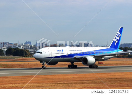 大阪国際空港 ANA 飛行機 離陸態勢 スカイパーク 大阪国際空港 ANA 飛行機 離陸態勢 スカイパーク 124361783