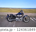 バイクと海が見える公園 124361849
