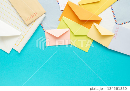 便箋封筒とハガキ　季節の便り　挨拶状 124361880