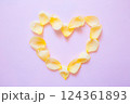 花びらのハート 124361893