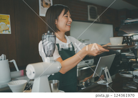 coffee shop 124361970