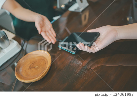 coffee shop coffee shop 124361988