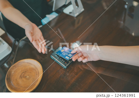 coffee shop 124361991